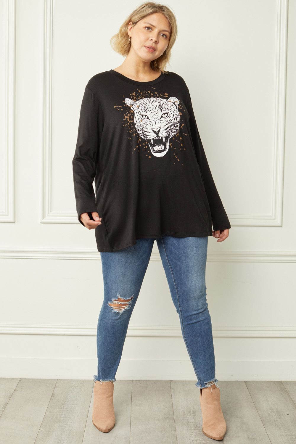 Black tiger print graphic scoop neck top image 4