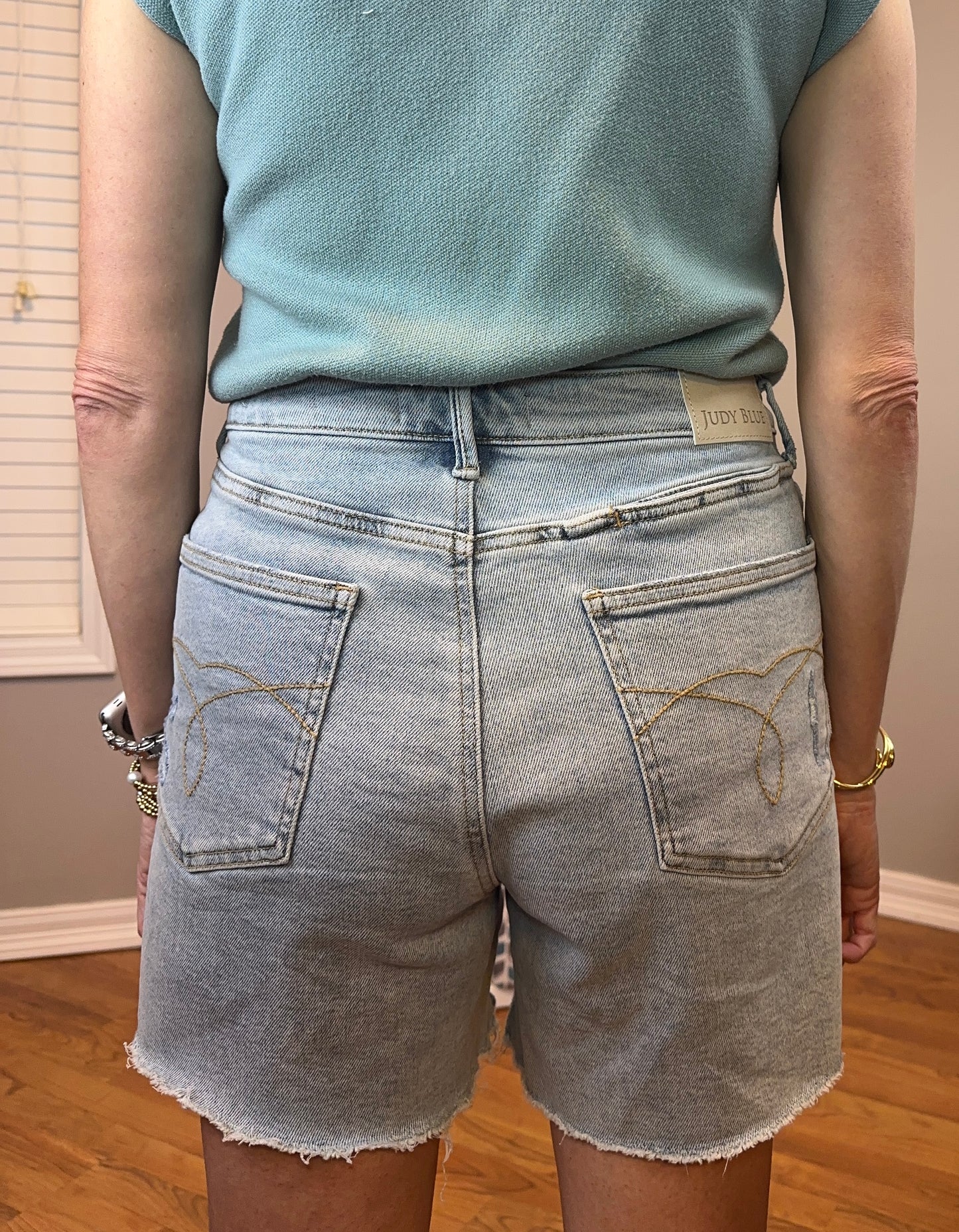 Judy Blue High-Waisted Rigid Magic Dad Short With Cell Phone Back Pockets