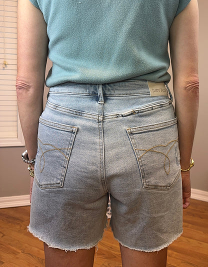 Judy Blue High-Waisted Rigid Magic Dad Short With Cell Phone Back Pockets