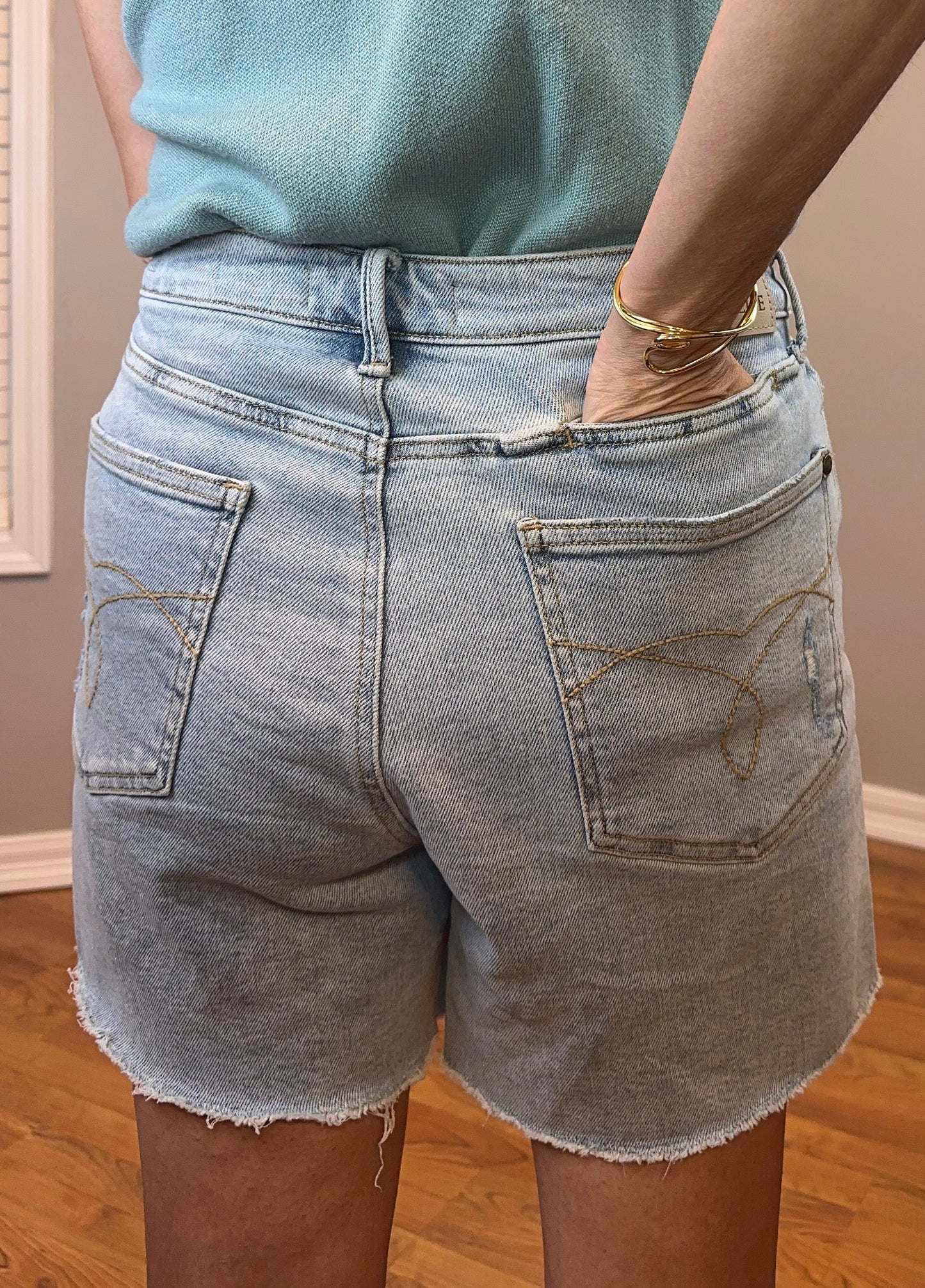 Judy Blue High-Waisted Rigid Magic Dad Short With Cell Phone Back Pockets