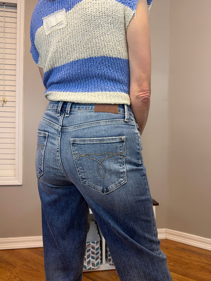 Judy Blue Mid Rise 90s Straight Jeans
